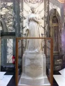 Elizabeth Fry Statue old bailey